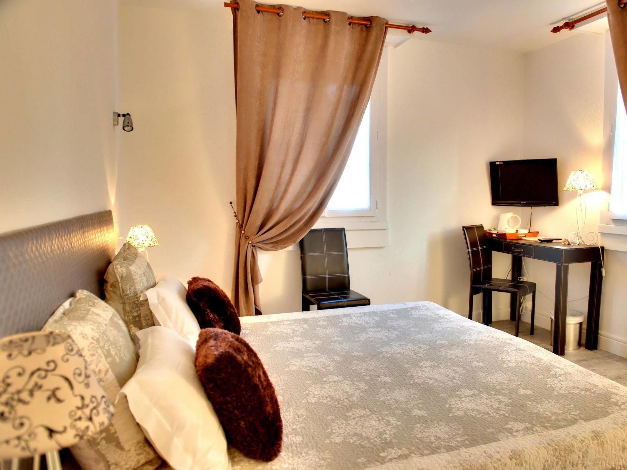 Logis Hotel Orly Alès Eksteriør bilde
