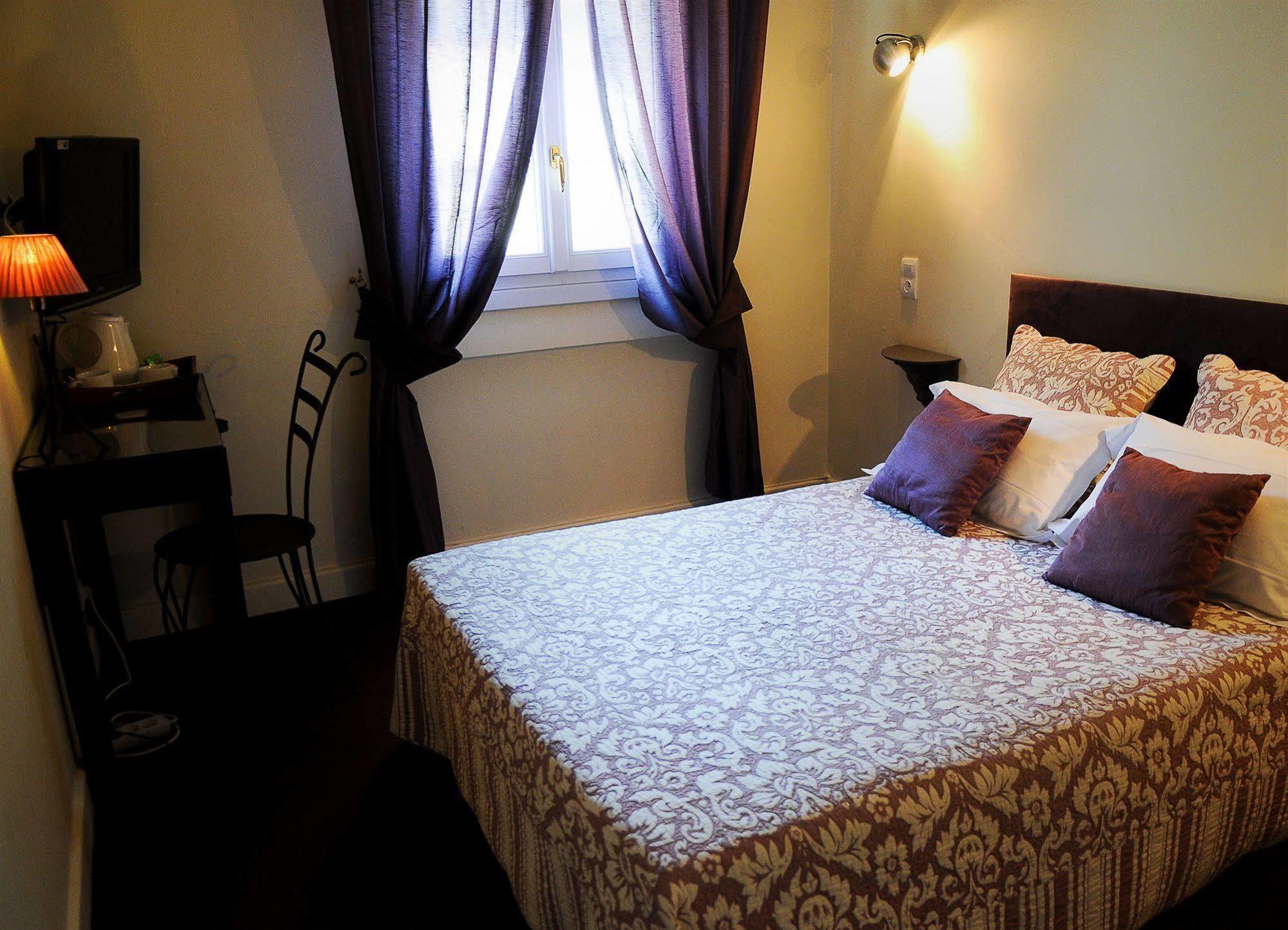 Logis Hotel Orly Alès Eksteriør bilde
