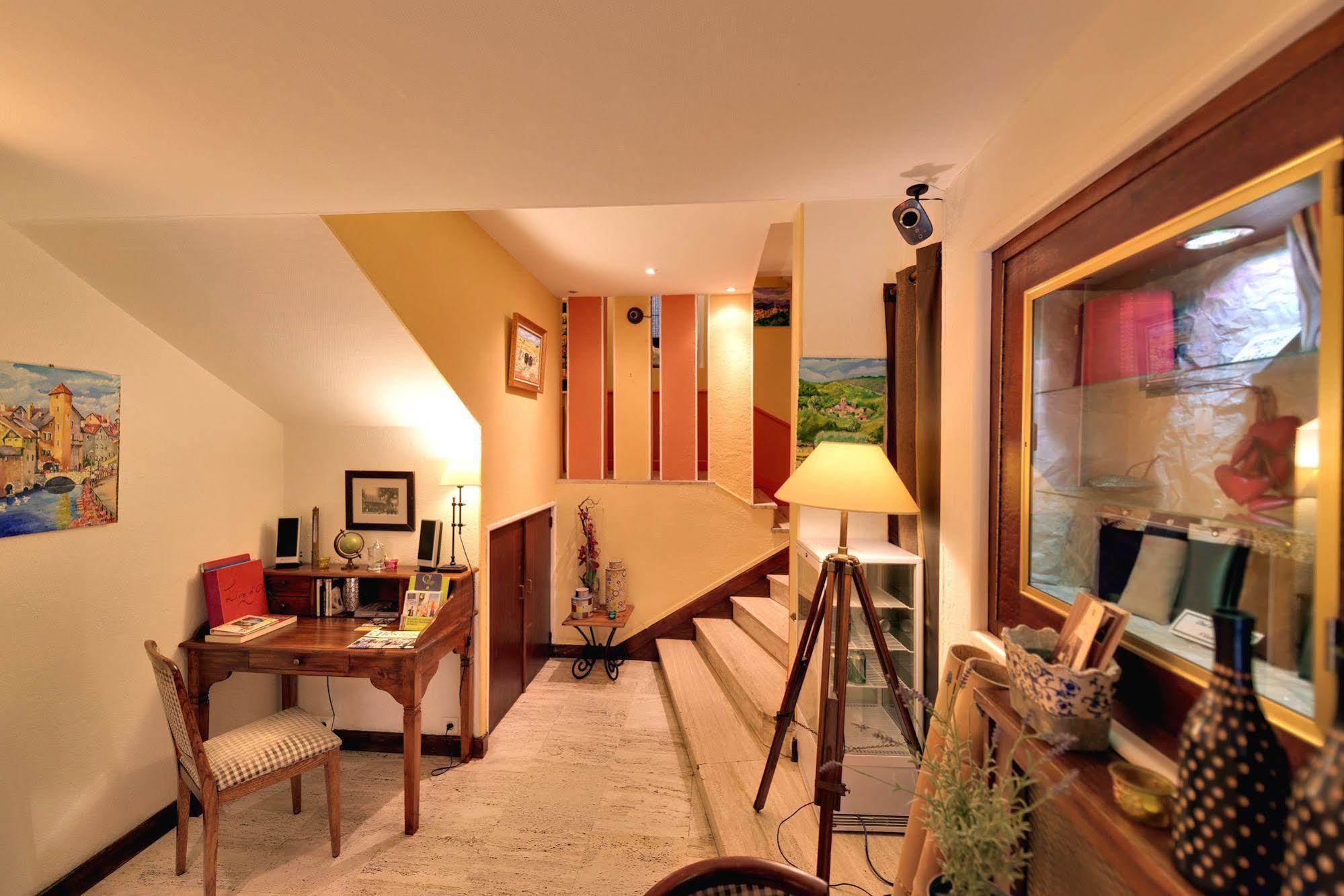 Logis Hotel Orly Alès Eksteriør bilde
