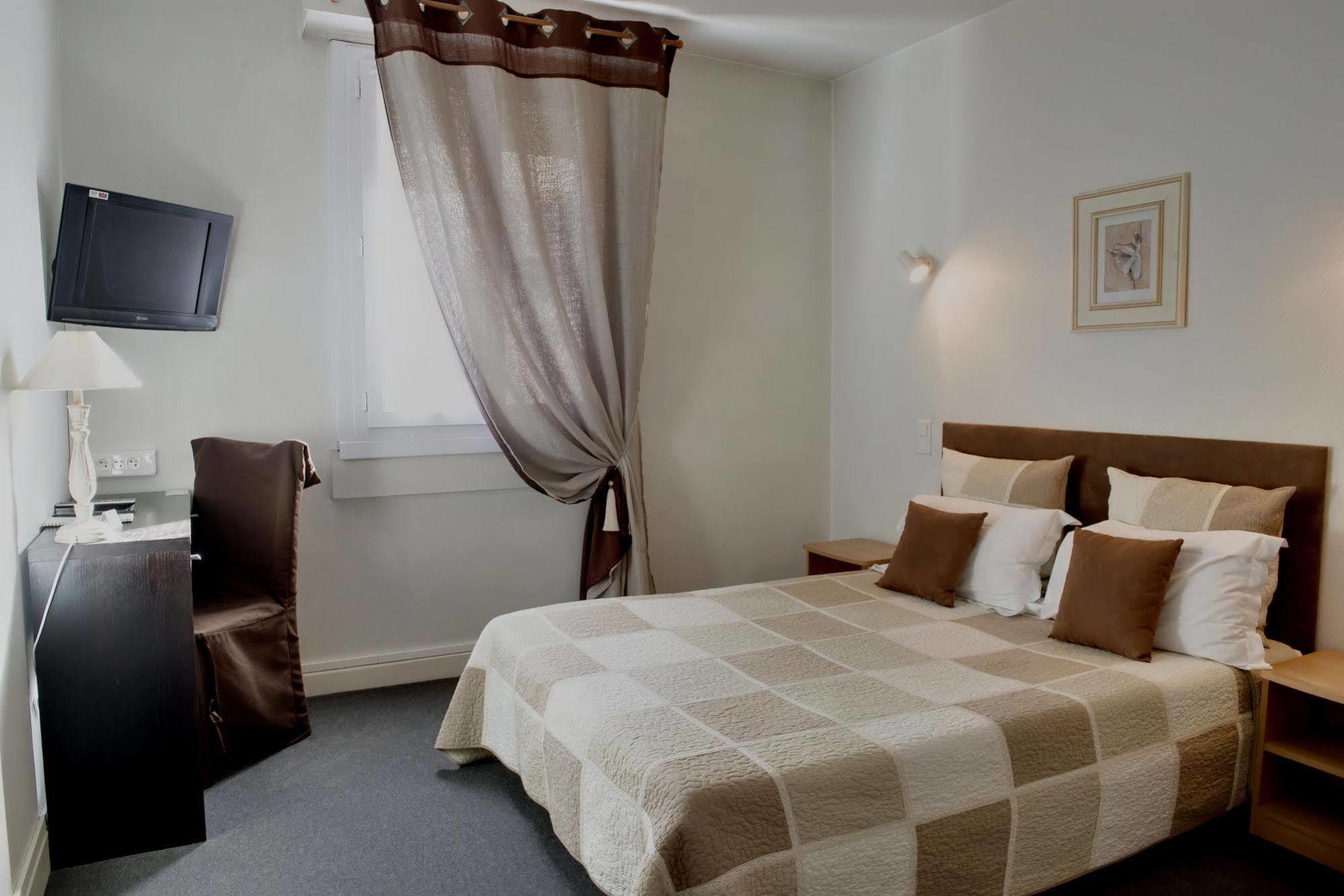 Logis Hotel Orly Alès Eksteriør bilde