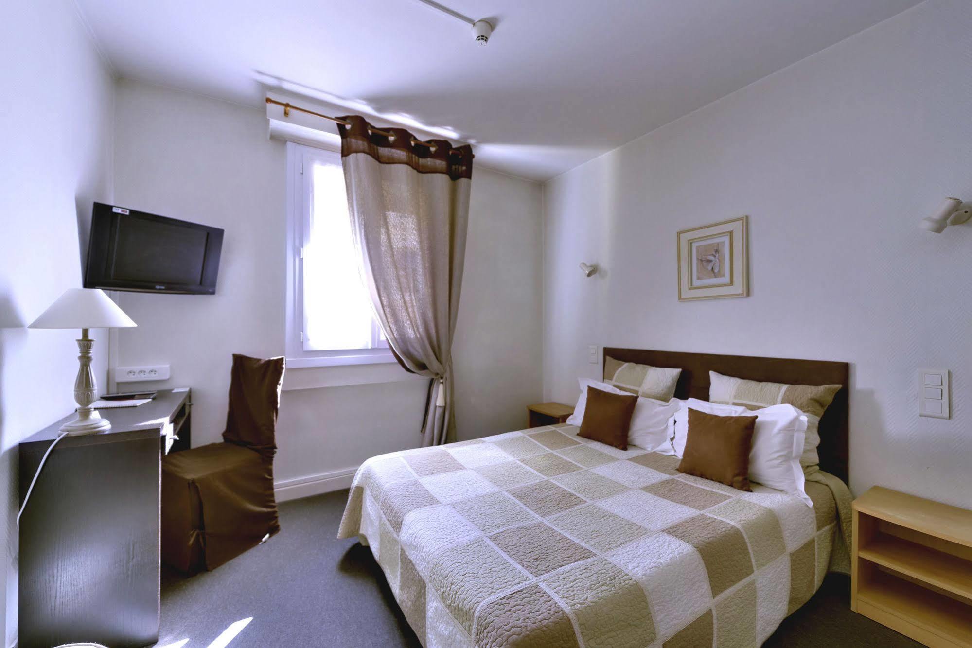 Logis Hotel Orly Alès Eksteriør bilde