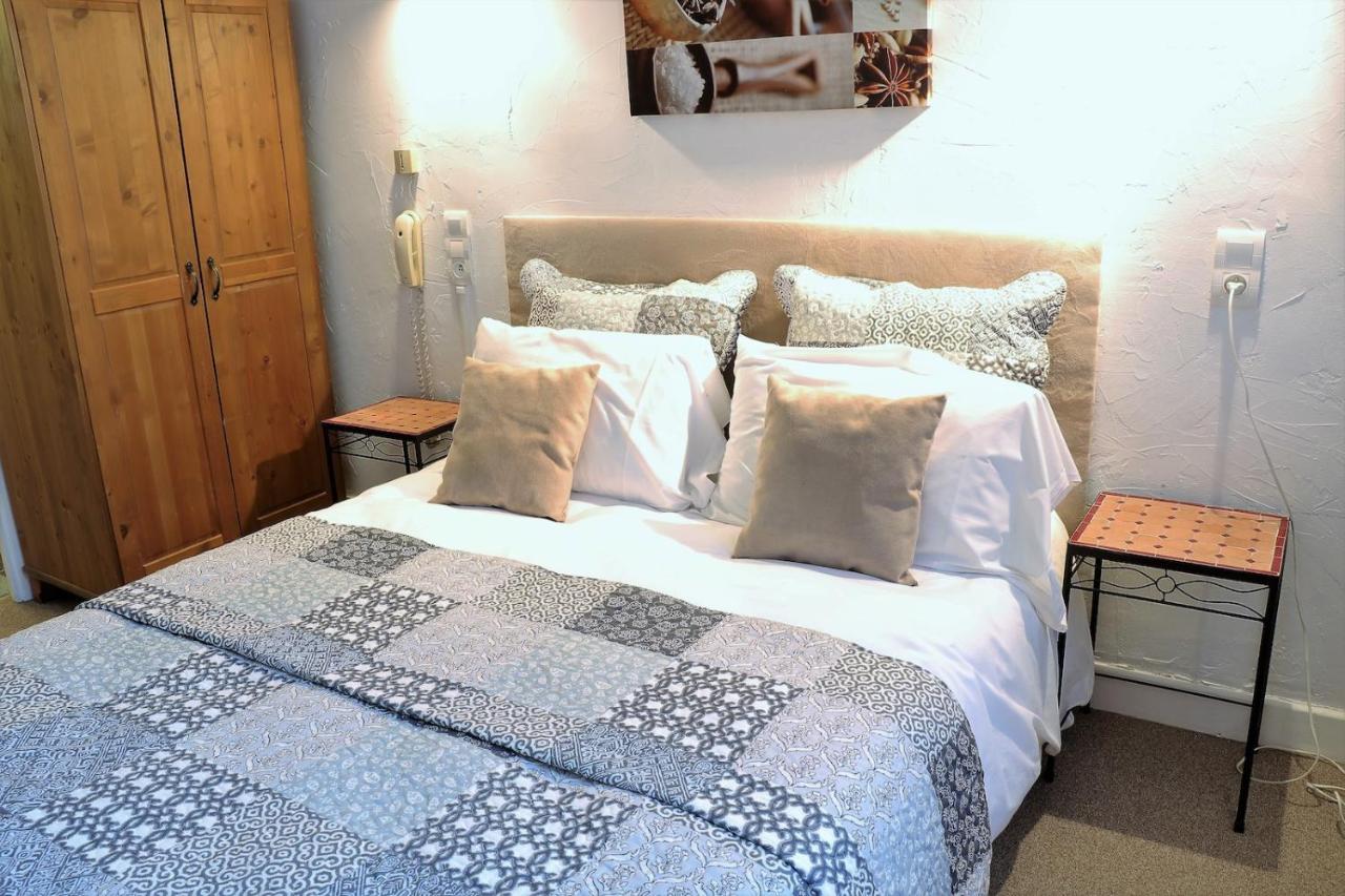 Logis Hotel Orly Alès Eksteriør bilde